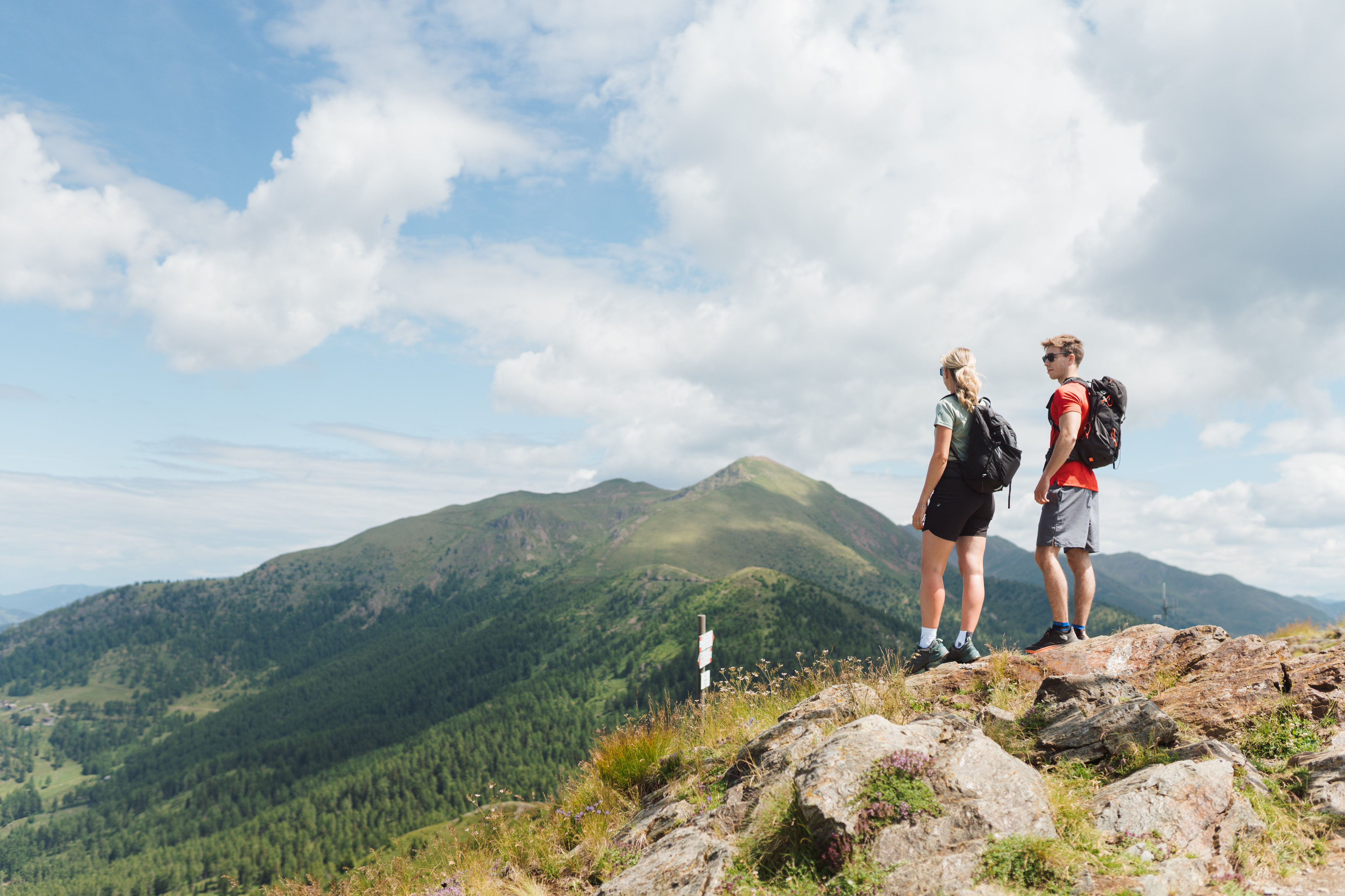 Escursioni facili in Trentino lungo un sentiero panoramico della Valsugana adatto a famiglie e principianti.